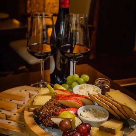 Cawley's 2* Tubbercurry